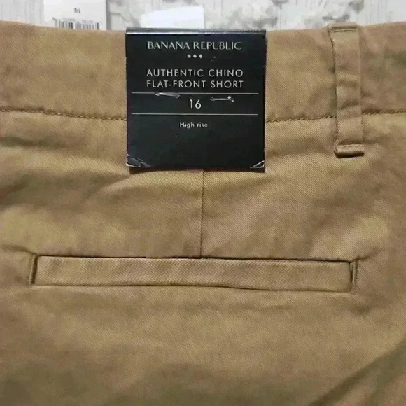 Banana Republic Flat front Chino Short - Picture 3 of 3
